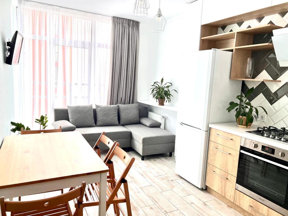 Osapart Cozy Apartment In A Complex Semycvit 利沃夫 外观 照片