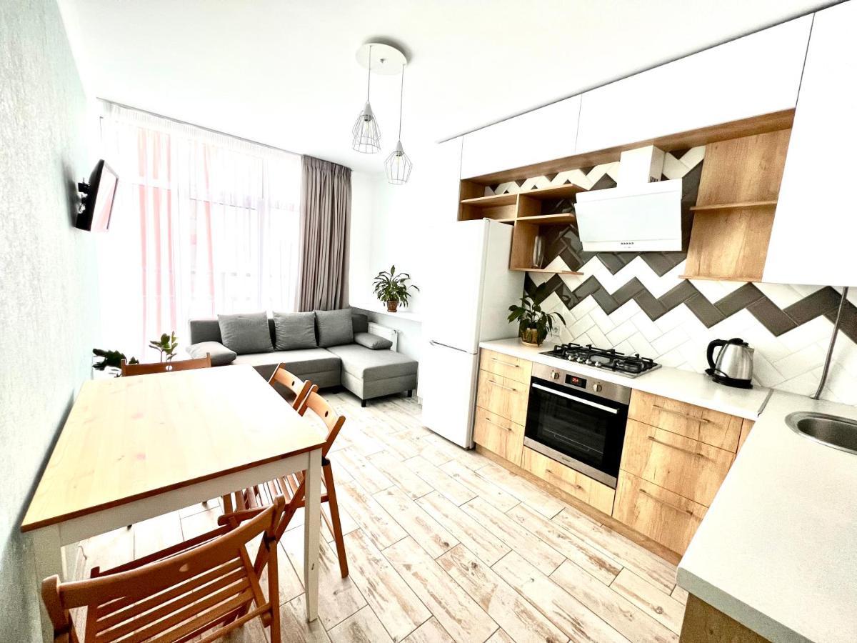 Osapart Cozy Apartment In A Complex Semycvit 利沃夫 外观 照片