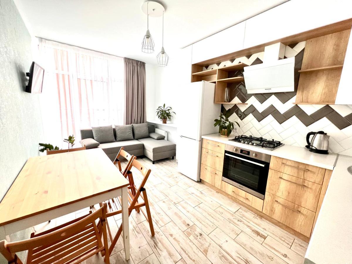 Osapart Cozy Apartment In A Complex Semycvit 利沃夫 外观 照片