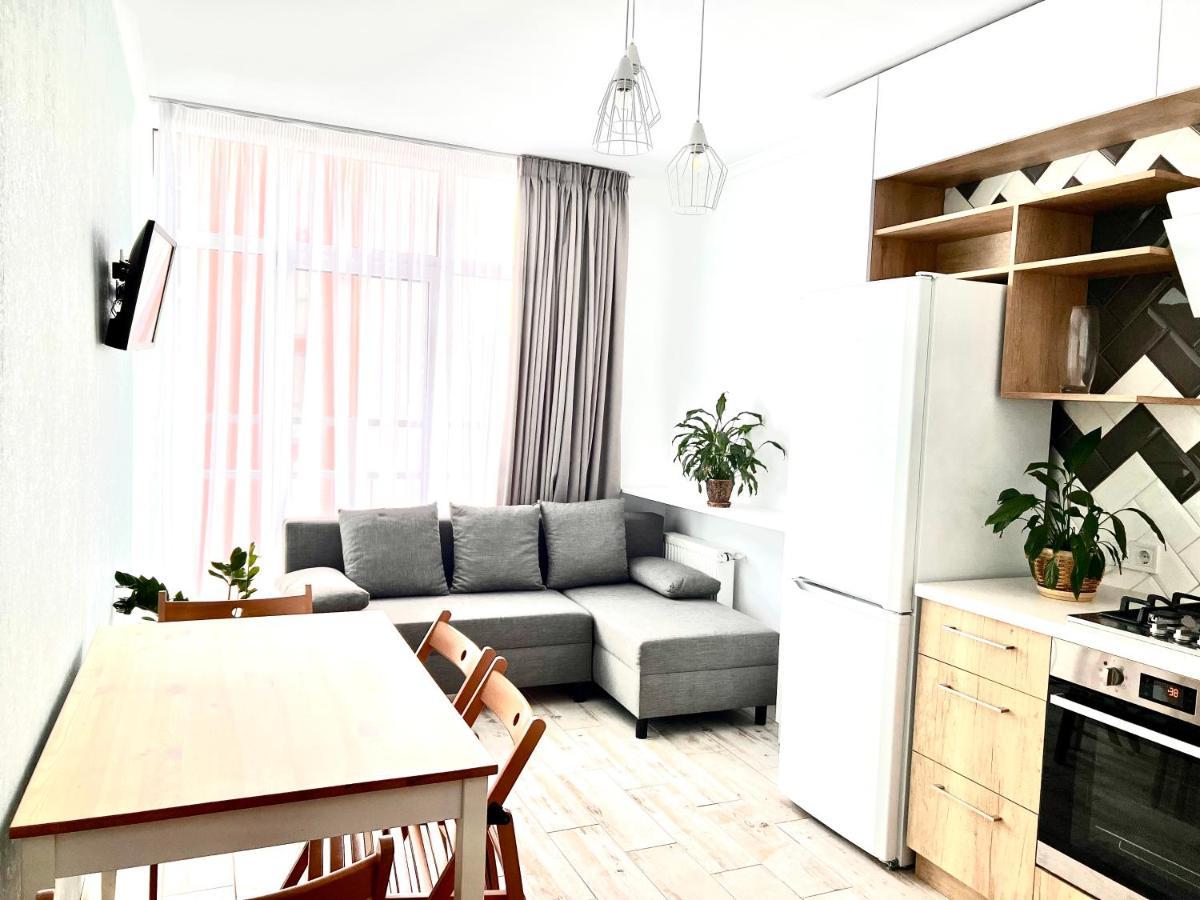 Osapart Cozy Apartment In A Complex Semycvit 利沃夫 外观 照片