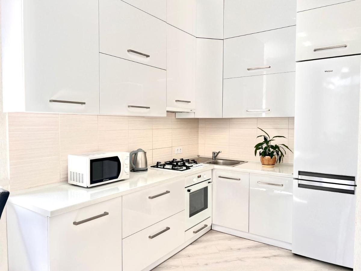 Osapart Cozy Apartment In A Complex Semycvit 利沃夫 外观 照片
