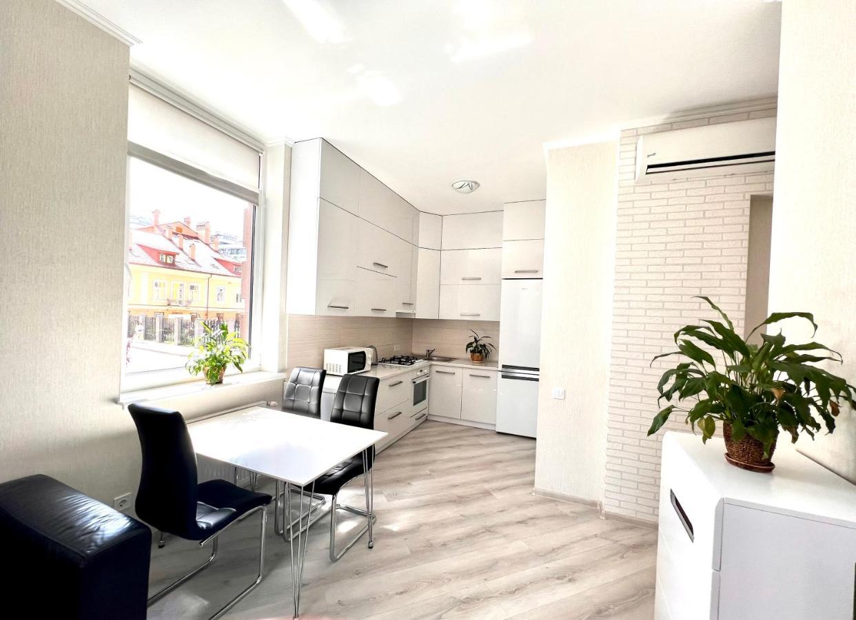 Osapart Cozy Apartment In A Complex Semycvit 利沃夫 外观 照片