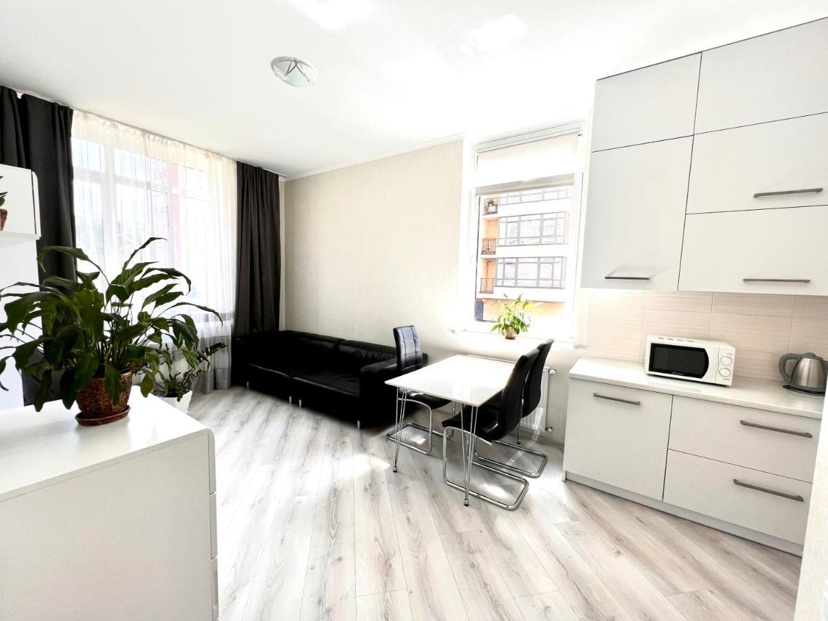 Osapart Cozy Apartment In A Complex Semycvit 利沃夫 外观 照片